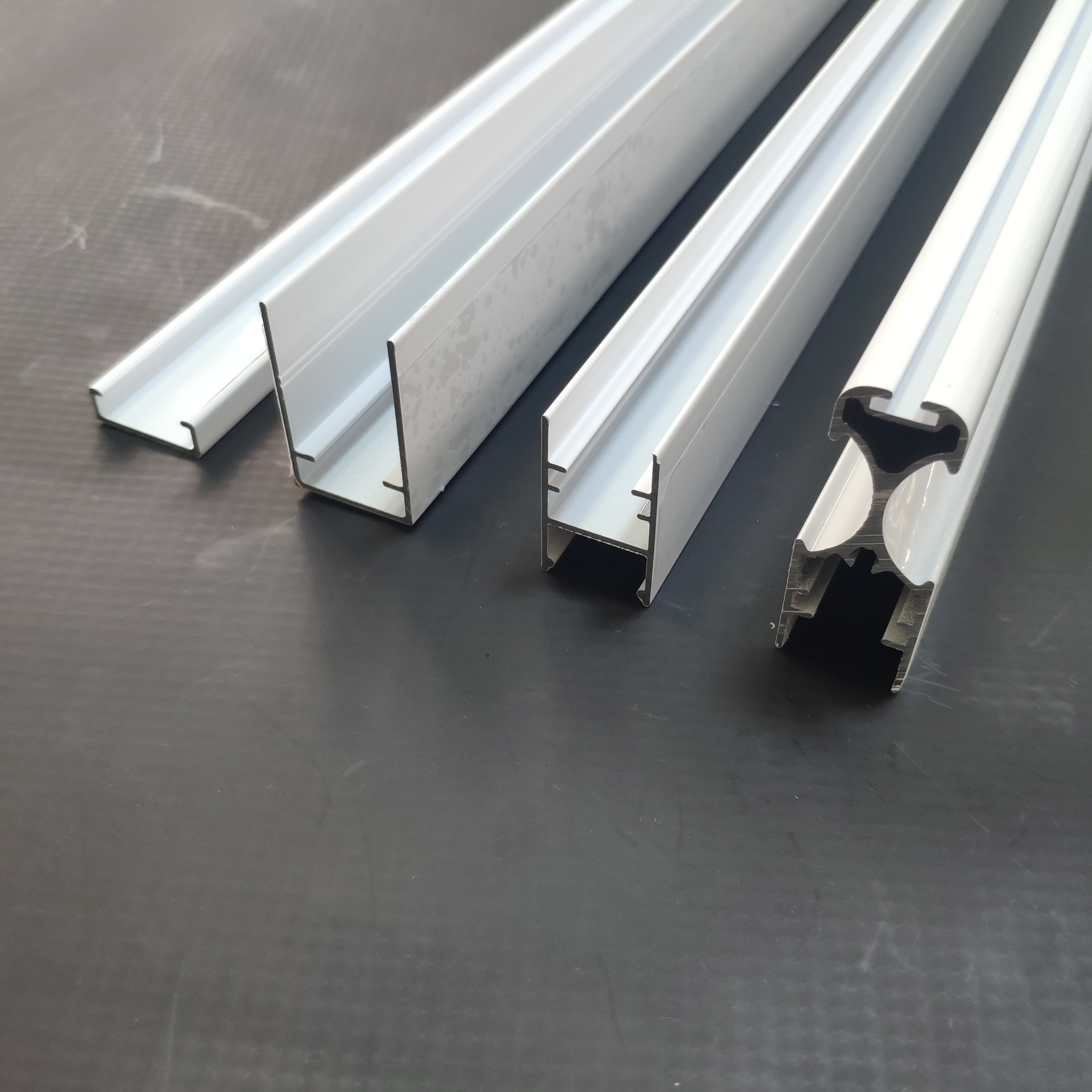 Low Bottom Rail Pleated Screen Door (10)