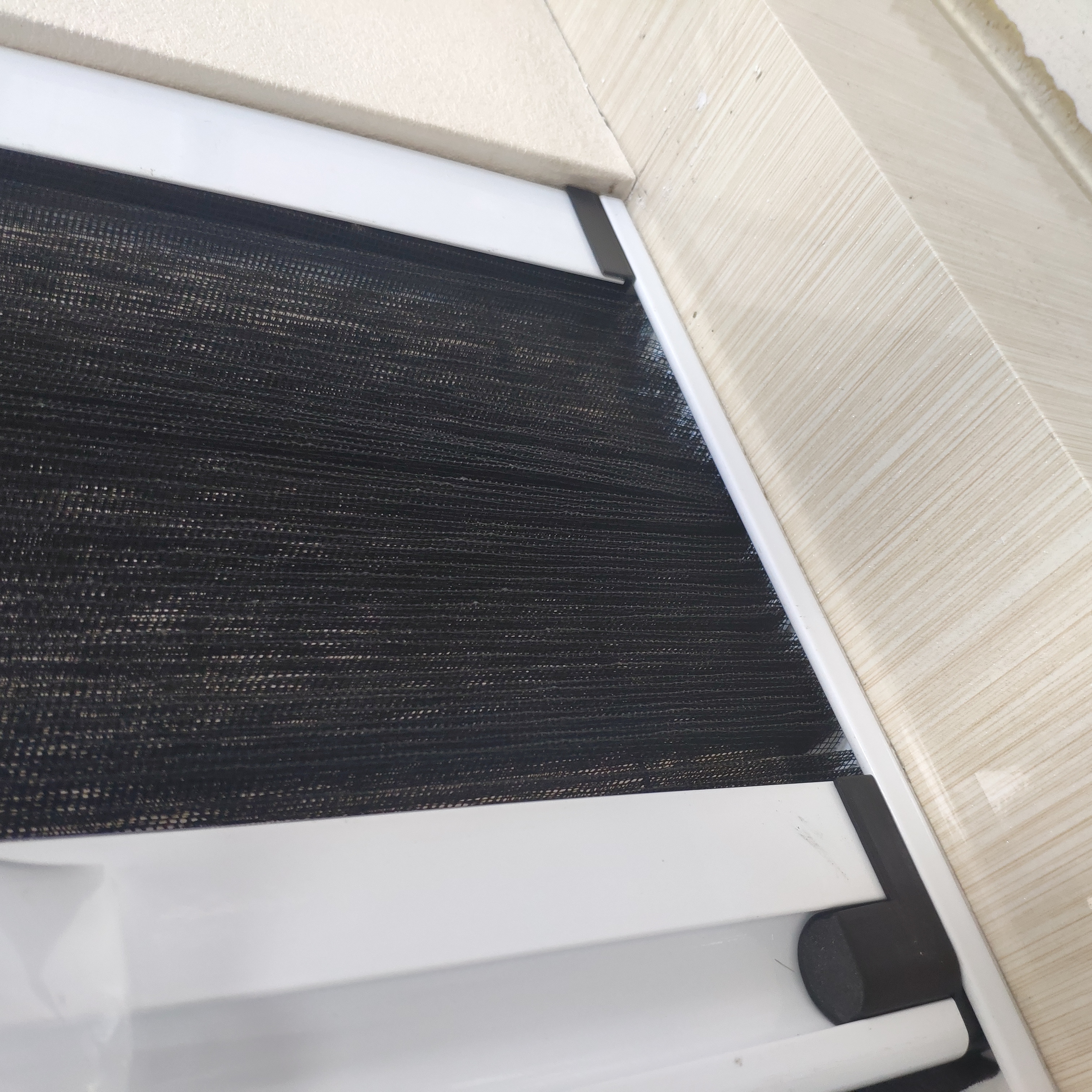 Low Bottom Rail Pleated Screen Door (7)