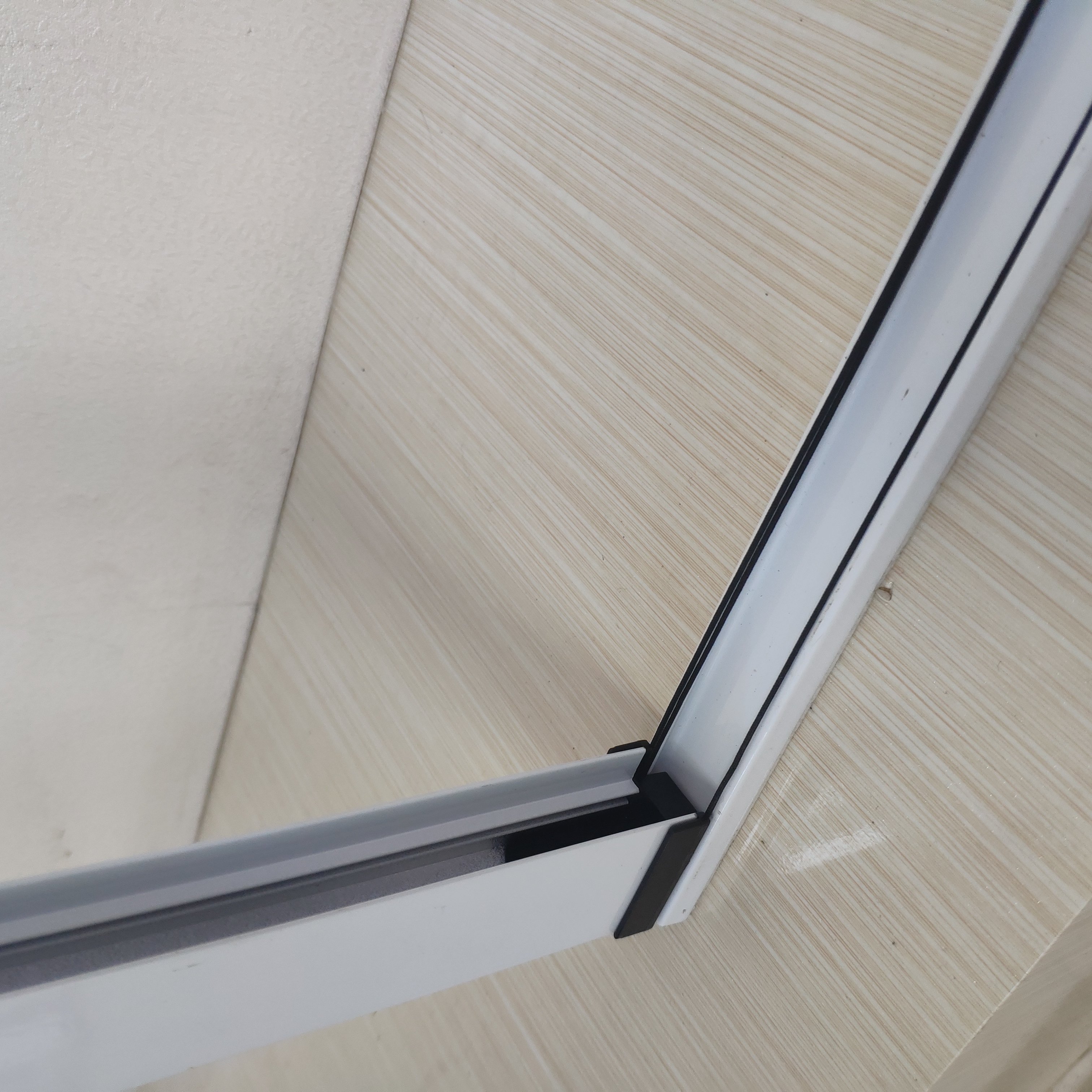 Low Bottom Rail Pleated Screen Door (8)